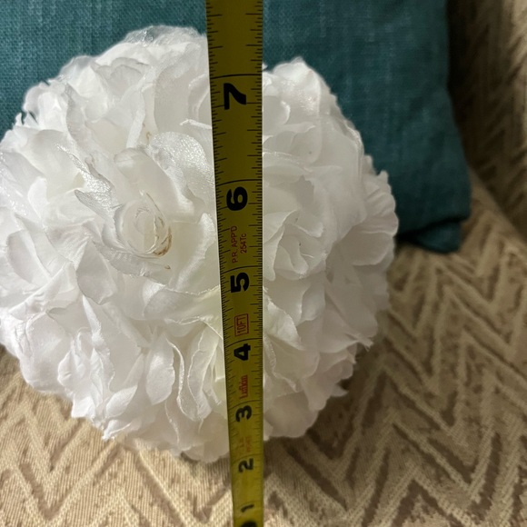 8 Wedding kissing white Rose artificial flower ball - Picture 6 of 7